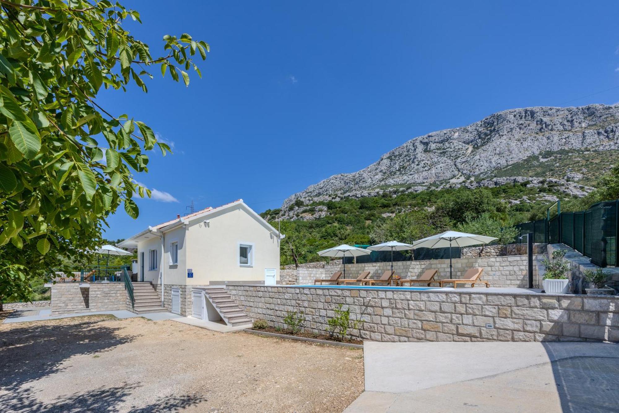 Private Villa Golden Hour With A View Of Split Area Kastel Sucurac Exterior photo