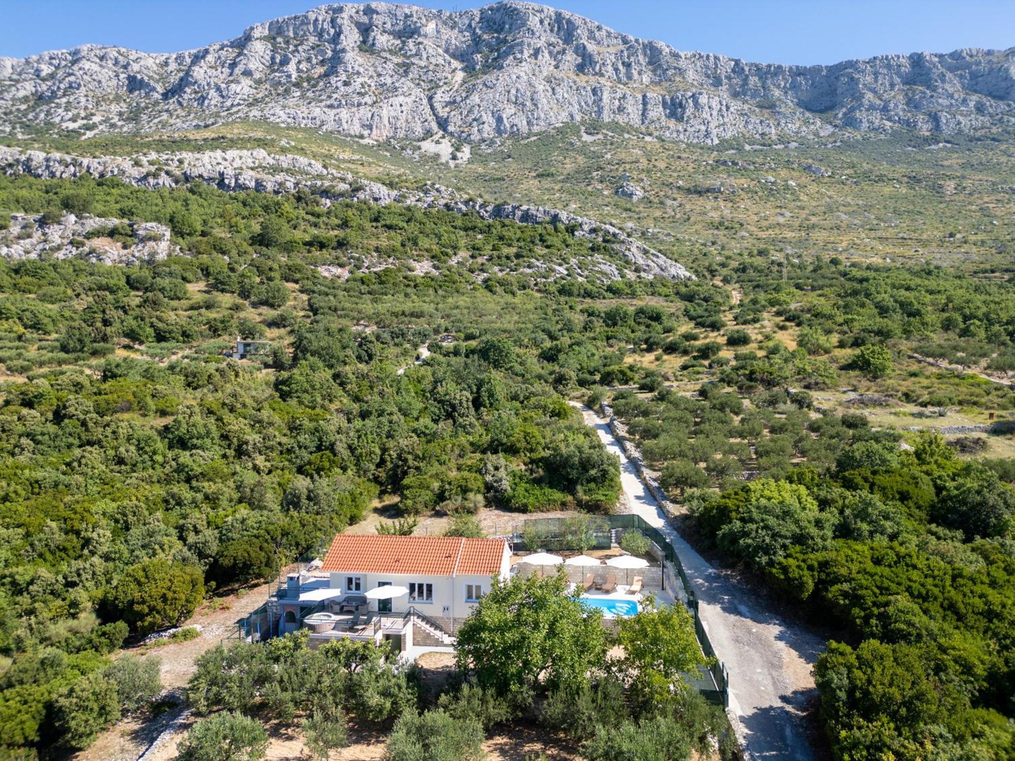 Private Villa Golden Hour With A View Of Split Area Kastel Sucurac Exterior photo