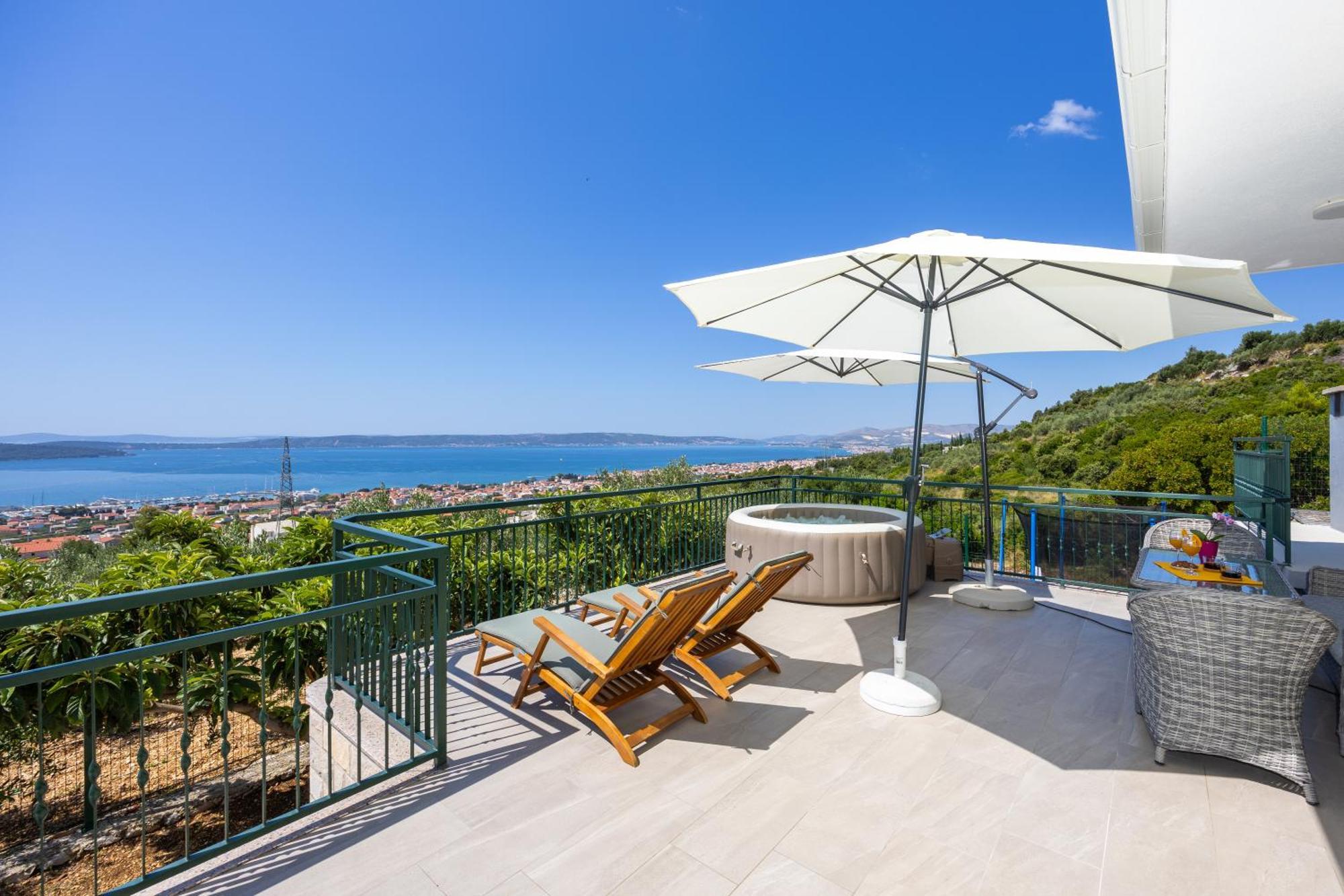 Private Villa Golden Hour With A View Of Split Area Kastel Sucurac Exterior photo